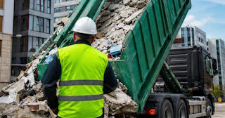 Вывоз строительного мусора в Торжке: услуги лицензированной компании — ПроМусор
